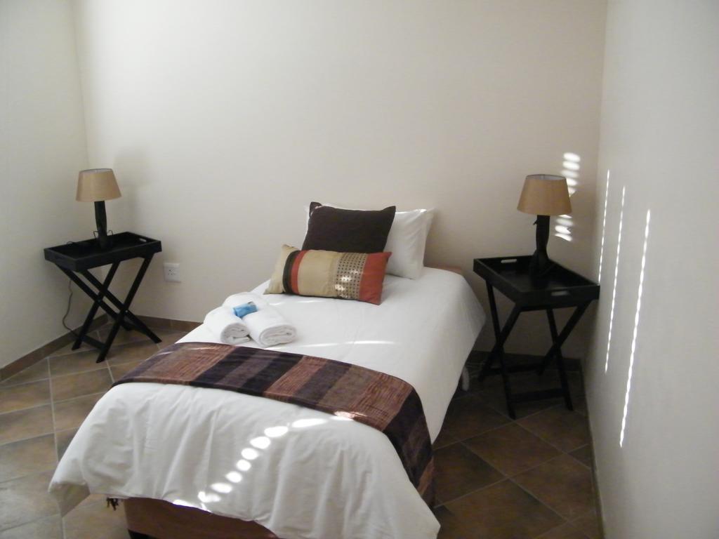 Airport Lodge Guest House Kempton Park Exterior foto